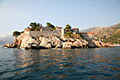 Isla de Sveti Stefan - banco de imágenes