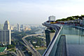 Marina Bay in Singapore - bankfoto's - Uitzicht vanaf het zwembad op het dak in de nieuwe Marina Bay