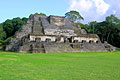 Xunantunich i Belize  - resor - pyramiden