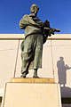 Estatua de Aristóteles fuera de la Universidad Aristóteles de Tesalónica - banco de imágenes
