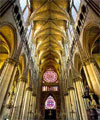 Inne i katedralen - Katedralen Notre-Dame i Reims