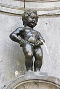 Fotos -  Niño pequeño desnudo orinando, Manneken Pis 
